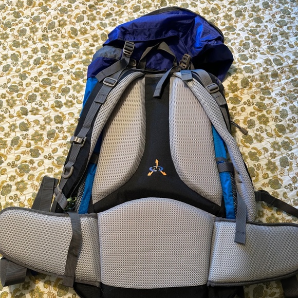Backpacking pack - Picture 2 of 7